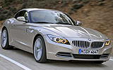 BMW Z4. Modelo 2009. Imagen. Exterior. Lateral frontal. Coche en movimiento. Carretera.