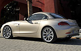 BMW Z4. Modelo 2009. Imagen. Exterior. Lateral. Coche parado. Carretera.