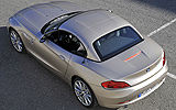 BMW Z4. Modelo 2009. Imagen. Exterior. Cenital lateral posterior. Coche parado. Carretera.