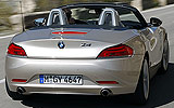 BMW Z4. Modelo 2009. Imagen. Exterior. Posterior lateral. Coche en movimiento. Carretera en curva.