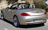 BMW Z4. Modelo 2009. Imagen. Exterior. Lateral posterior. Coche en movimiento. Carretera en curva.