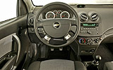Chevrolet Aveo 3 y 5 puertas. Modelo 2008. Imagen. Interior. Volante. Consola central. Palanca de cambios manual.