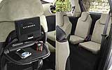 Citro�n C4 Grand Picasso. Modelo 2008. Imagen. Interior. Asientos posteriores. Bandeja. DVD. Pantalla.