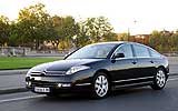 Citro�n C6. Modelo 2008. Imagen. Frontal- lateral. Coche en movimiento. Carretera. Negro Obsidian metalizado.