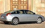 Citro�n C6. Modelo V6 HDi 204 CV. 2008. Imagen. Posterior- lateral. Coche parado. Llantas aleaci�n 18 pulgadas. Gris aluminio metalizado.
