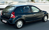 Dacia Sandero. Modelo 2009. Imagen exterior. Lateral. Movimiento. Carretera.