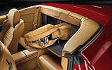 Ferrari California 2009. Imagen interior. Asientos traseros abatibles. Espacio de carga. Cuero marr�n. Rojo.