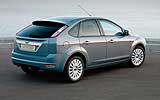 Ford Focus. Gama 2008. Carrocer�a 5 puertas. Imagen. Lateral posterior. Est�tica. Carretera. Azul �rtico. Llanta 16 pulgadas radios m�ltiples.
