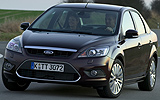 Ford Focus. Modelo 2008. Sed�n. Imagen. Frontal lateral. Est�tica. Carretera. Negro morello. Llanta 17 pulgadas multirradio.