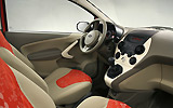 Ford Ka. Modelo 2009. Imagen interior. Salpicadero. Volante. Palanca de cambios. Manual. Consola central.