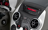 Ford Ka. Modelo 2009. Imagen interior. Detalle Radio CD. Salida del aire acondicionado.