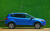 Ford Kuga. Modelo 2009. Imagen. Exterior. Lateral. Coche parado. Carretera. Azul.
