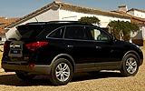 Hyundai ix55. Modelo 2009. Imagen. Exterior. Posterior lateral. Coche parado. Carretera. Color Ebony Black.