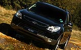 Hyundai ix55. Modelo 2009. Imagen. Exterior. Frontal. Coche parado. Carretera. Color Ebony Black.