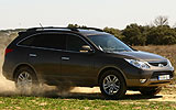 Hyundai ix55. Modelo 2009. Imagen. Exterior. Lateral. Coche en movimiento. Carretera. Color Natural.
