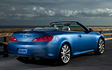 Infiniti G37 Cabrio. Modelo 2009. Imagen. Exterior. Posterior lateral. Coche parado. Carretera. Descapotado. Azul.