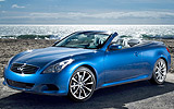 Infiniti G37 Cabrio. Modelo 2009. Imagen. Exterior. Frontal lateral. Coche parado. Carretera. Descapotado. Azul.