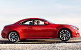 Infiniti G37 Cabrio. Modelo 2009. Imagen. Exterior. Lateral. Coche parado. Carretera. Rojo.
