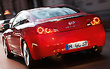 Infiniti G37 Coup�. Modelo 2009. Imagen exterior. Posterior. Movimiento. Carretera. Vibrant Red.