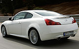 Infiniti G37 Coup�. Modelo 2009. Imagen exterior. Lateral posterior. Movimiento. Carretera. Moonlight White.