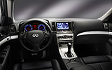Infiniti G37. Modelo 2009. Imagen interior. Salpicadero. Volante. Cuadro de mandos. Consola central. Palanca de cambios.