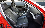 Infiniti G37. Modelo 2009. Imagen interior. Asientos delanteros. Salpicadero. Cuero negro.
