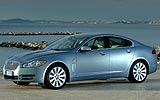 Jaguar XF. Modelo 2009. Imagen. Exterior. Frontal lateral. Coche parado. Carretera. Color Azure Blue.