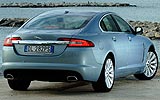 Jaguar XF. Modelo 2009. Imagen. Exterior. Posterior lateral. Coche parado. Carretera. Color Azure Blue.