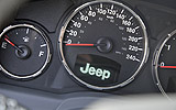 Jeep Cherokee. Modelo 2008. Imagen. Interior. Detalle panel de instrumentaci&oacute;n. 