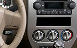 Jeep Compass. Modelo 2007. Imagen. Interior. Detalle radio CD. Aire acondicionado.