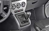 Jeep Compass. Modelo 2007. Imagen. Interior. Detalle palanca de cambios manual.