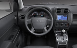 Jeep Compass. Modelo 2009. Imagen. Interior. Salpicadero. Volante. Palanca de cambios autom�tica. Navegador.