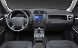 Jeep Patriot. Modelo 2009. Imagen. Interior. Salpicadero. Volante. Navegador. Palanca de cambios autom�tica. Asientos.