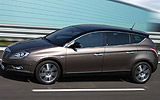 Lancia Delta Executive 1.8 DI Turbo Jet 200 CV. Modelo 2008. Imagen. Exterior. Lateral. Coche en movimiento. Carretera. Gris Tempesta.