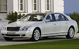 Maybach Landaulet. Modelo 2009. Imagen. Exterior. Frontal lateral. Coche parado. Carretera. Blanco.