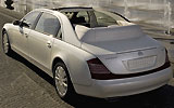 Maybach Landaulet. Modelo 2009. Imagen. Exterior. Lateral posterior. Coche parado. Carretera. Descapotado. Blanco.