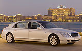 Maybach Landaulet. Modelo 2009. Imagen. Exterior. Lateral frontal. Coche parado. Carretera. Blanco.