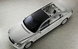 Maybach Landaulet. Modelo 2009. Imagen. Exterior. Lateral cenital. Coche parado. Estudio. Descapotado. Blanco.