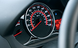 Mazda2. Modelo 2009. Imagen. Interior. Detalle panel de instrumentos.