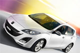 Mazda3. Modelo 2009. Versi�n i-stop. Imagen. Exterior. Frontal lateral. Coche en movimiento. Color Crystal White Pearl Mica.