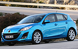 Mazda3. Modelo 2009. Imagen. Exterior. Frontal lateral. Coche en movimiento. Carretera. Color Celestial Blue Mica.