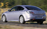Mazda6. Modelo 2008. Kit deportivo (SAP). Imagen. Lateral- posterior. Coche en movimiento. Carretera. Color Gris.