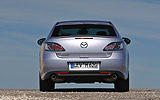 Mazda6. Modelo 2008. Kit deportivo (SAP). Imagen. Posterior. Coche parado. Carretera. Color Gris.