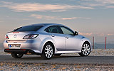 Mazda6. Modelo 2008. Kit deportivo (SAP). Imagen. Posterior lateral. Coche parado. Carretera. Color Gris.