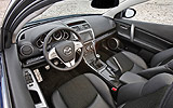 Mazda6. Modelo 2008. Imagen. Interior. Salpicadero. Volante con mandos. Consola central. Navegador. Palanca de cambios manual. Asientos.