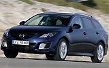 Mazda6 Wagon. Modelo 2008. Kit deportivo (SAP). Imagen. Exterior. Frontal lateral. Coche en movimiento. Carretera en pendiente.