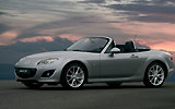 Mazda MX-5. Soft Top. Modelo 2009. Imagen exterior. Lateral. Coche parado. Descapotado. Carretera. Gris.
