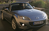 Mazda MX-5. Soft Top. Modelo 2009. Imagen exterior. Frontal. Movimiento. Carretera. Gris.