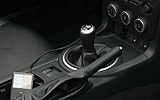 Mazda MX-5. Modelo 2009. Imagen interior. Palanca de cambios manual. Freno de mano.