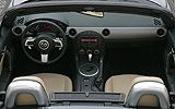 Mazda MX-5. Modelo 2009. Imagen interior. Salpicadero. Asientos. Cuero marr�n.